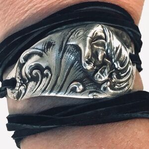 Antique Sterling Silver 925
Yoga Cuff Tie Wrap Bracelet
Waves Victorian Floral